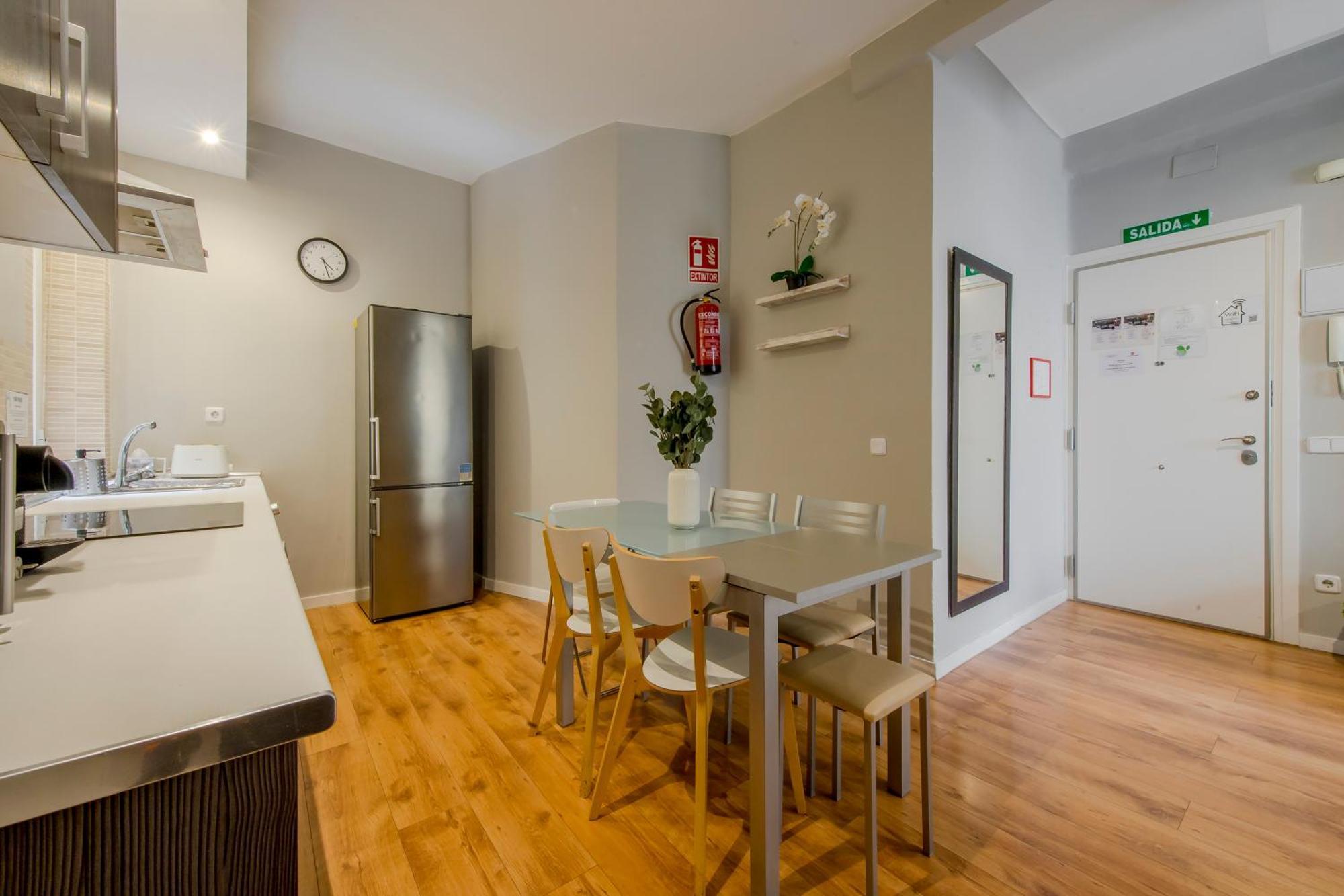 Excelente Piso De 3 Habitaciones En La Latina-Centro マドリード エクステリア 写真